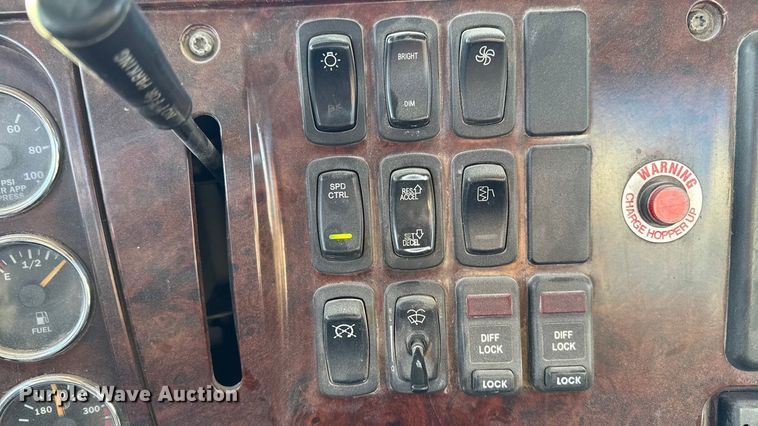 image for item EA2300 2007 Mack CT Granite ready mix truck