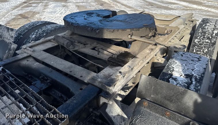 image for item EA2301 2000 Mack CH613 semi truck