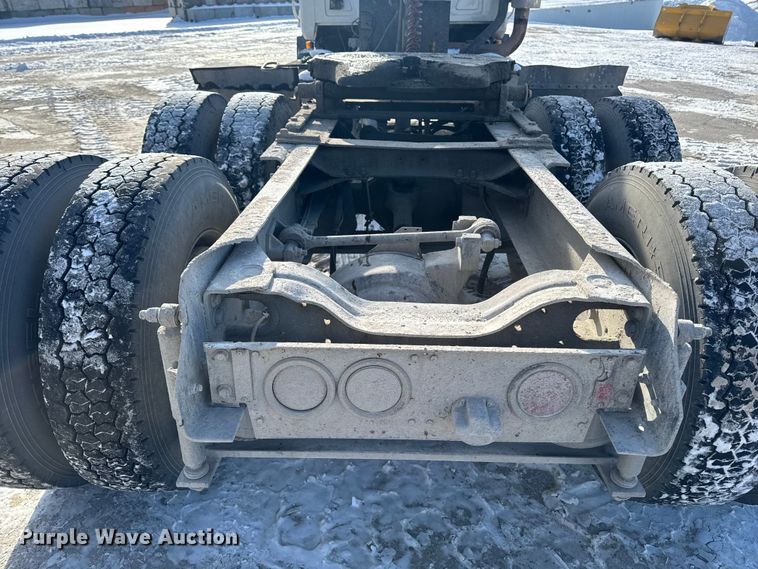 image for item EA2301 2000 Mack CH613 semi truck