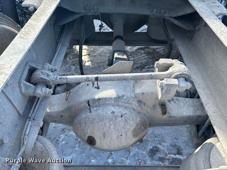 image for item EA2301 2000 Mack CH613 semi truck