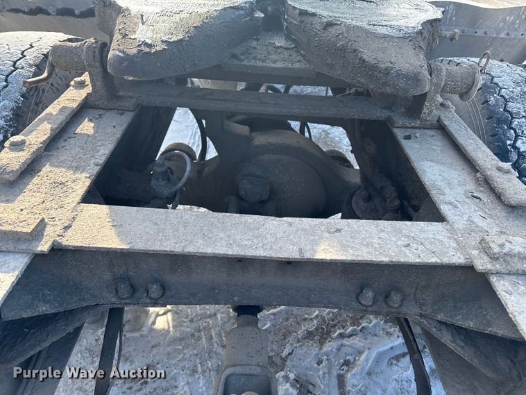 image for item EA2301 2000 Mack CH613 semi truck