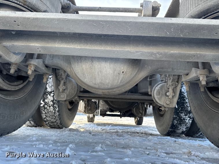 image for item EA2301 2000 Mack CH613 semi truck