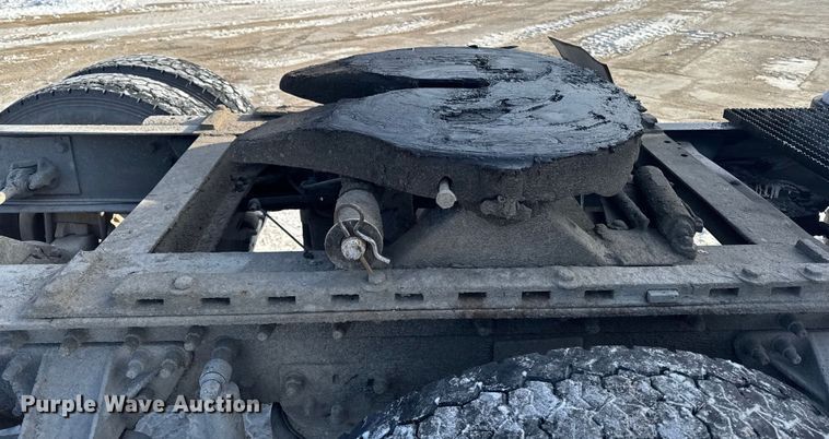 image for item EA2301 2000 Mack CH613 semi truck