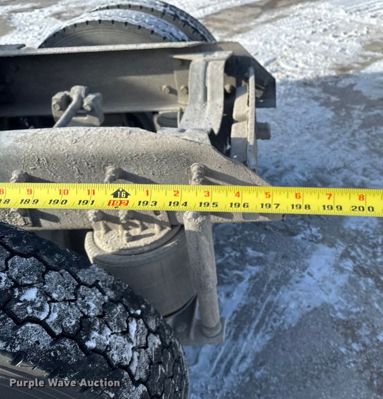 image for item EA2301 2000 Mack CH613 semi truck