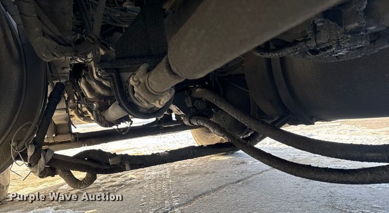 image for item EA2301 2000 Mack CH613 semi truck