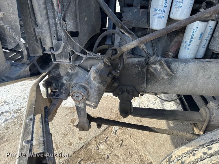 image for item EA2301 2000 Mack CH613 semi truck