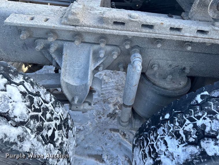 image for item EA2301 2000 Mack CH613 semi truck