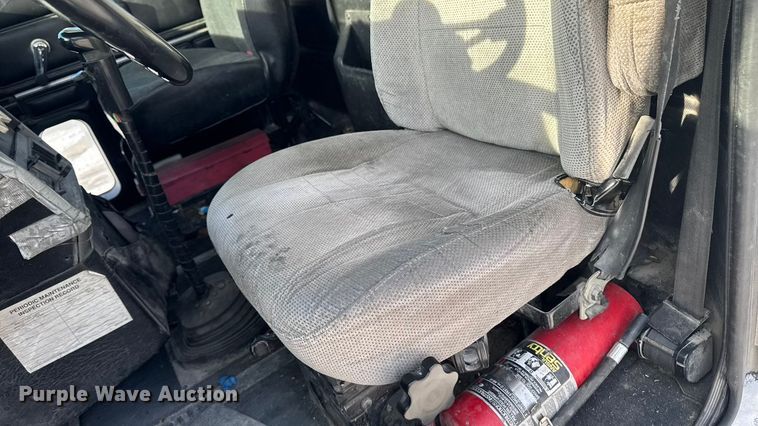 image for item EA2301 2000 Mack CH613 semi truck