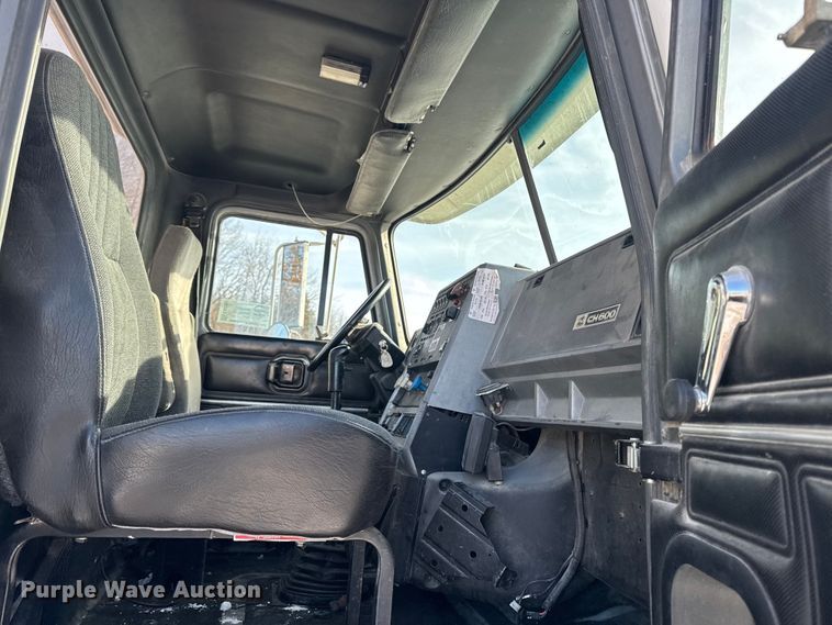 image for item EA2301 2000 Mack CH613 semi truck