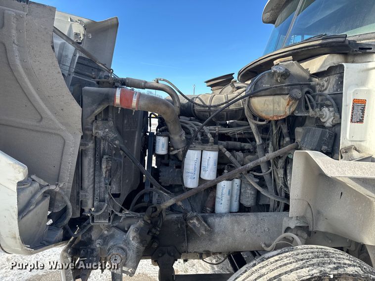 image for item EA2301 2000 Mack CH613 semi truck