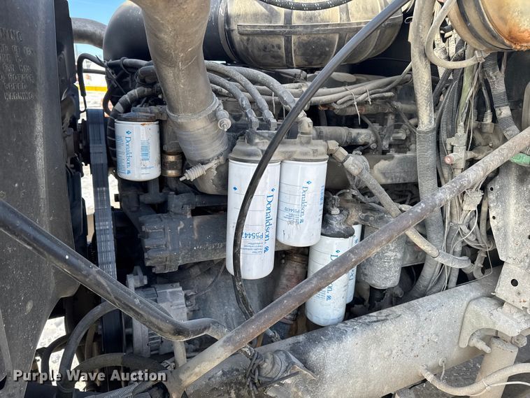 image for item EA2301 2000 Mack CH613 semi truck