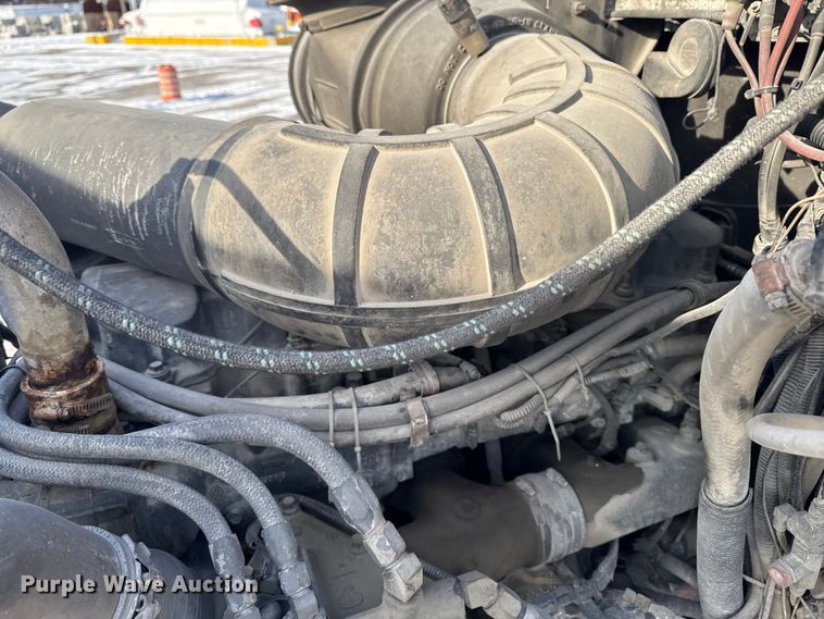 image for item EA2301 2000 Mack CH613 semi truck