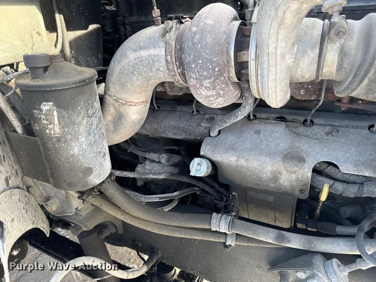 image for item EA2301 2000 Mack CH613 semi truck