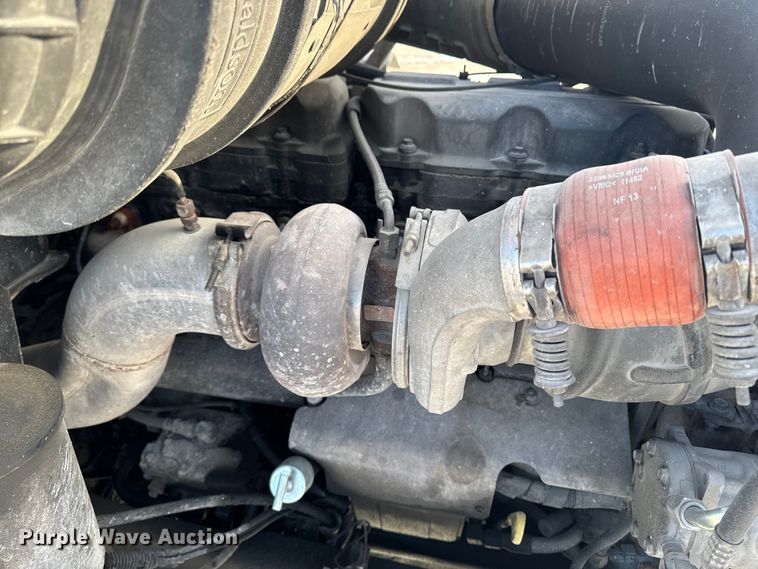 image for item EA2301 2000 Mack CH613 semi truck