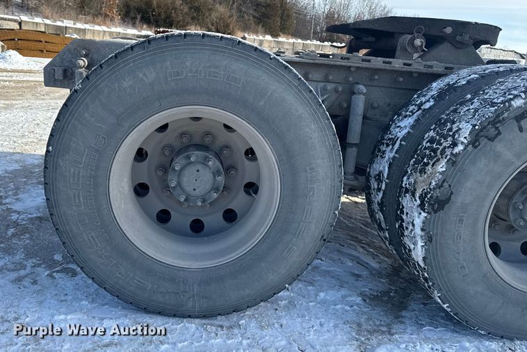 image for item EA2301 2000 Mack CH613 semi truck