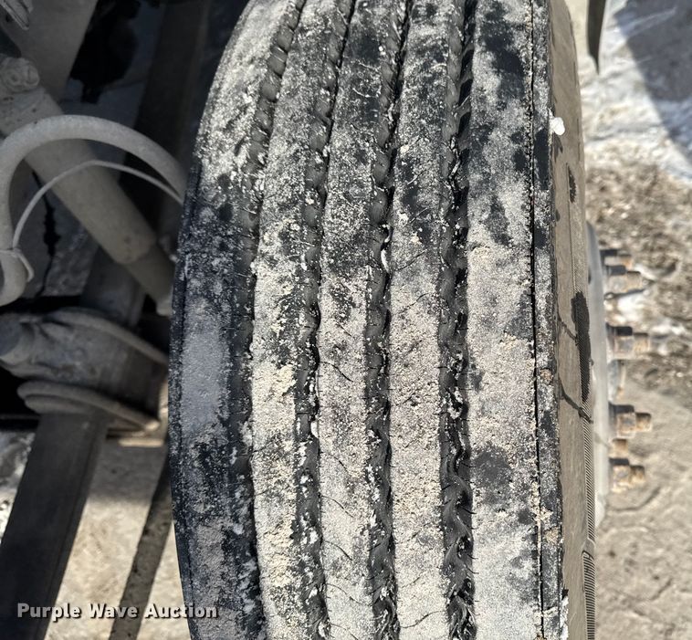 image for item EA2301 2000 Mack CH613 semi truck