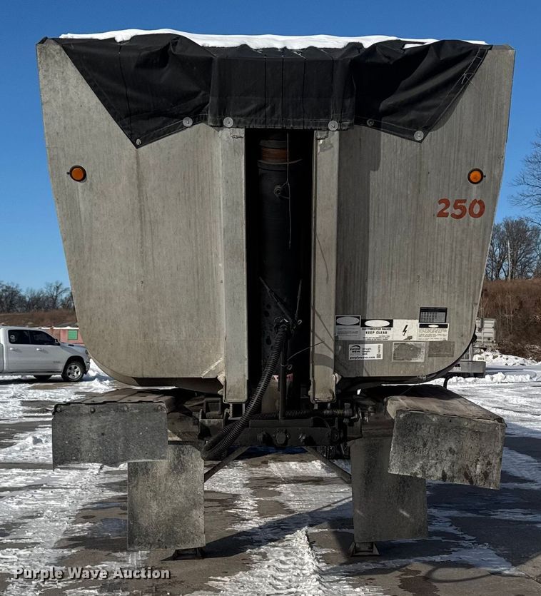 image for item EA2302 2001 Fruehuaf end dump trailer