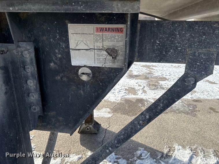 image for item EA2302 2001 Fruehuaf end dump trailer