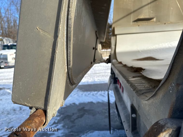 image for item EA2302 2001 Fruehuaf end dump trailer