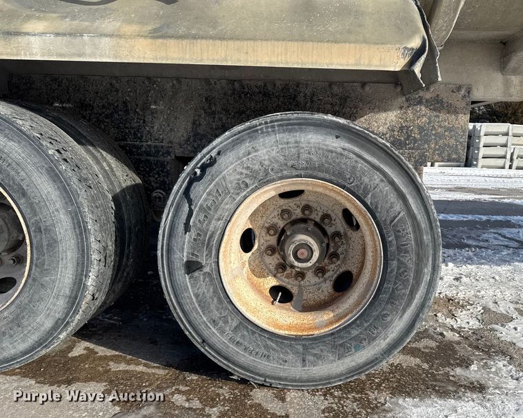 image for item EA2302 2001 Fruehuaf end dump trailer