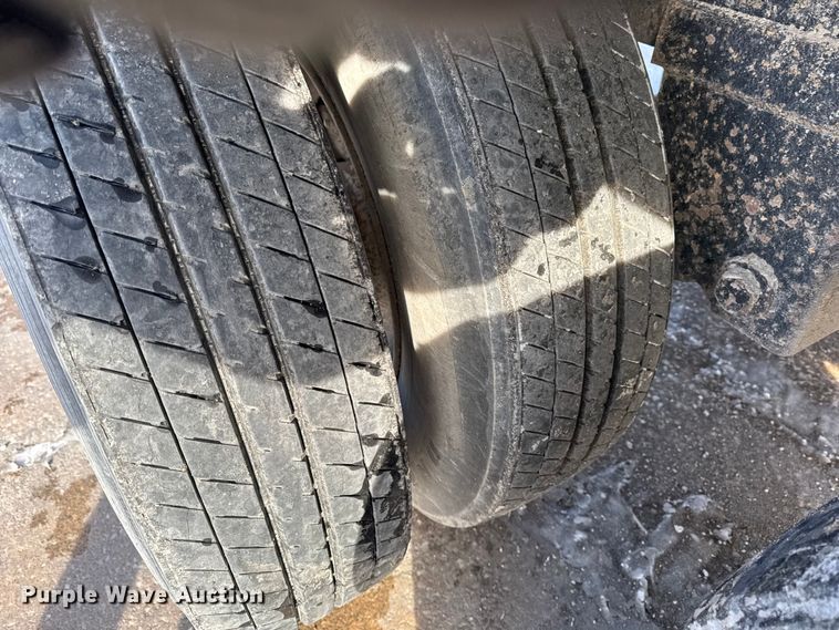 image for item EA2302 2001 Fruehuaf end dump trailer