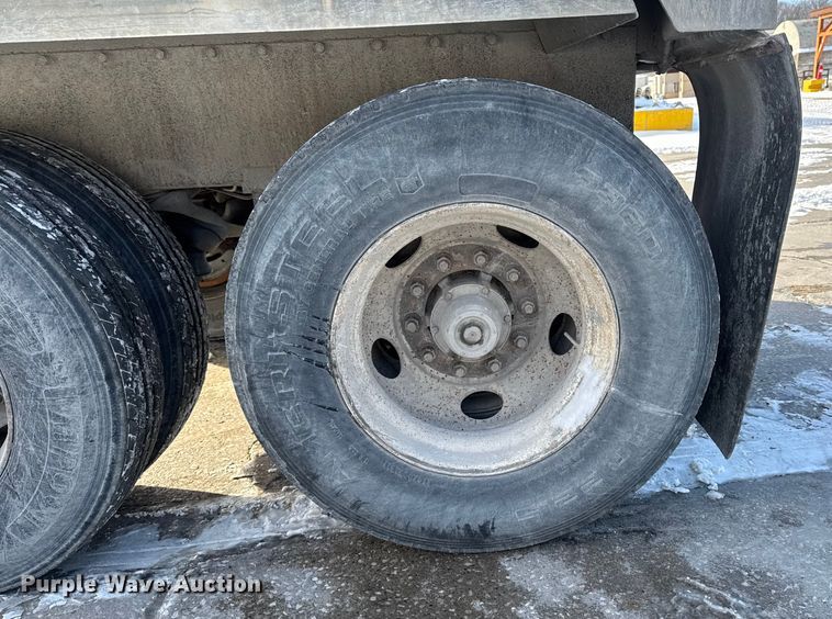 image for item EA2302 2001 Fruehuaf end dump trailer