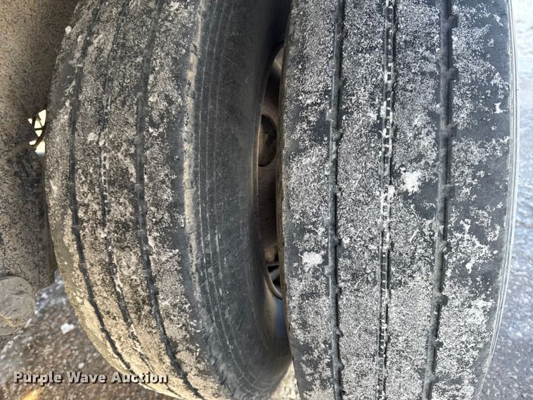 image for item EA2302 2001 Fruehuaf end dump trailer