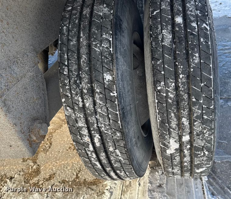 image for item EA2302 2001 Fruehuaf end dump trailer