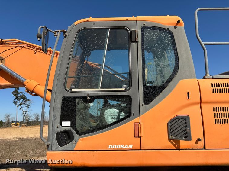 image for item EA7193 2012 Doosan DX350LC-3 excavator