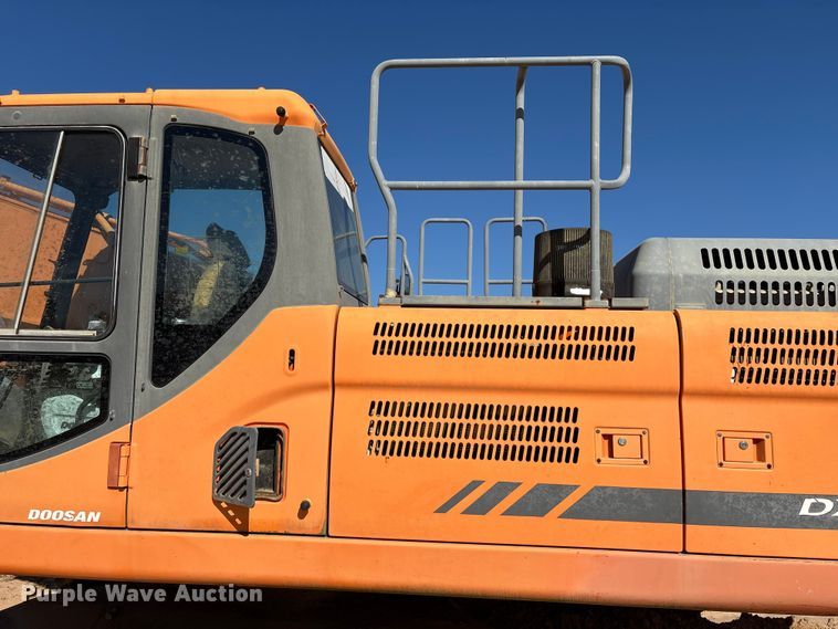 image for item EA7193 2012 Doosan DX350LC-3 excavator