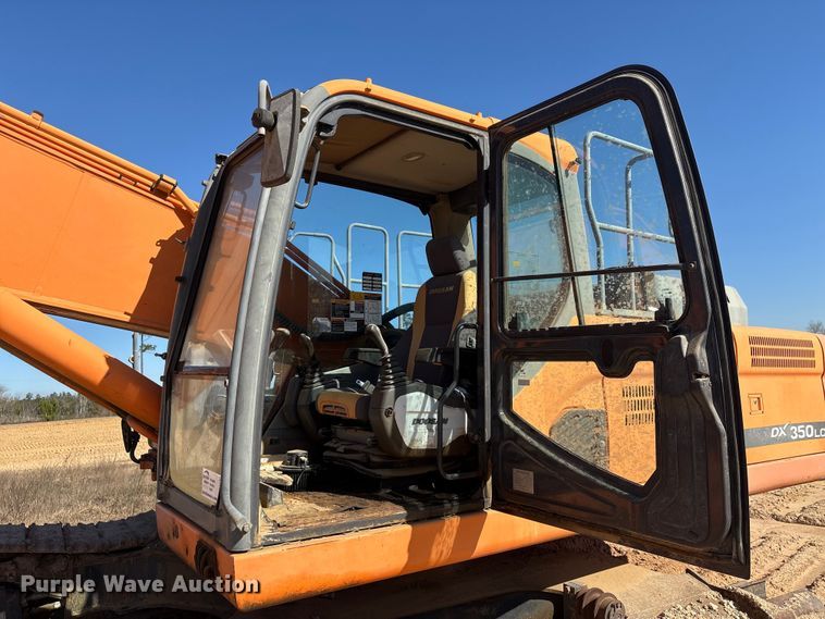 image for item EA7193 2012 Doosan DX350LC-3 excavator