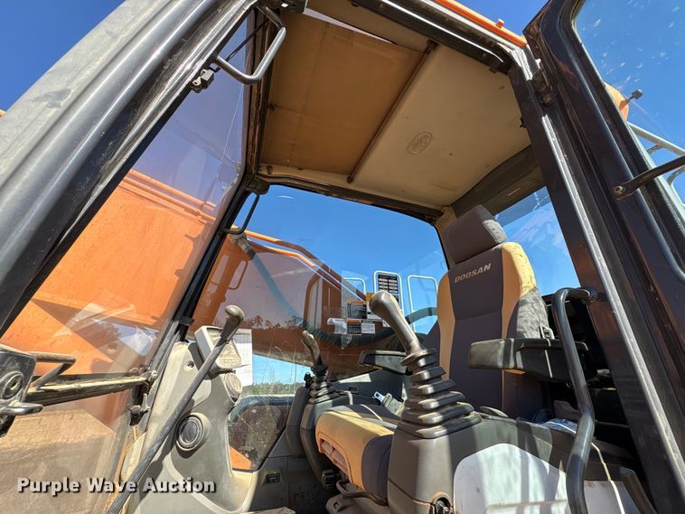 image for item EA7193 2012 Doosan DX350LC-3 excavator