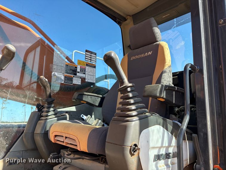 image for item EA7193 2012 Doosan DX350LC-3 excavator