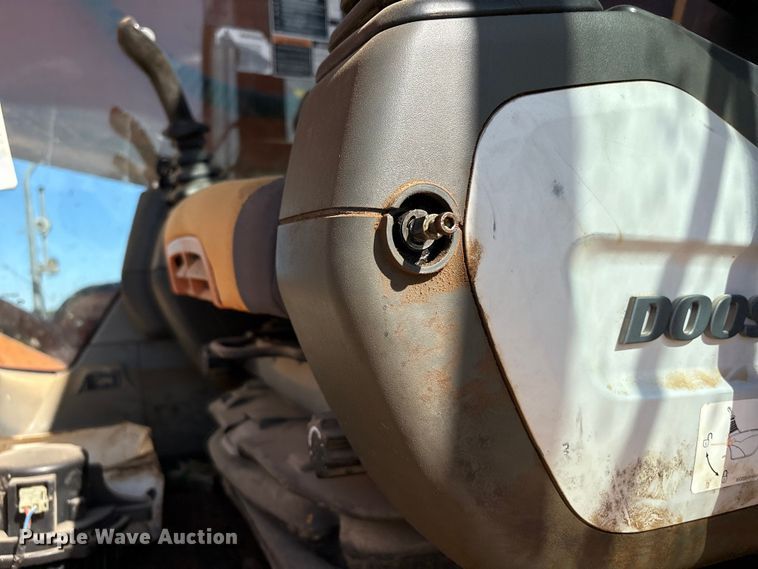 image for item EA7193 2012 Doosan DX350LC-3 excavator