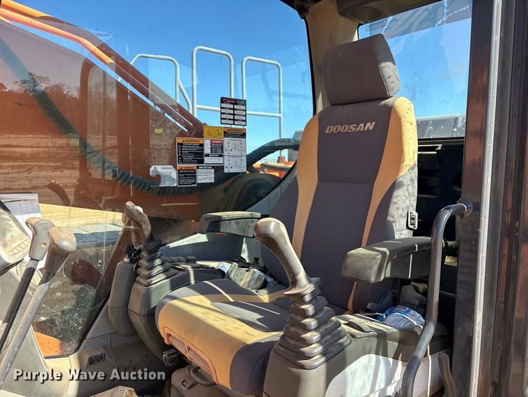 image for item EA7193 2012 Doosan DX350LC-3 excavator