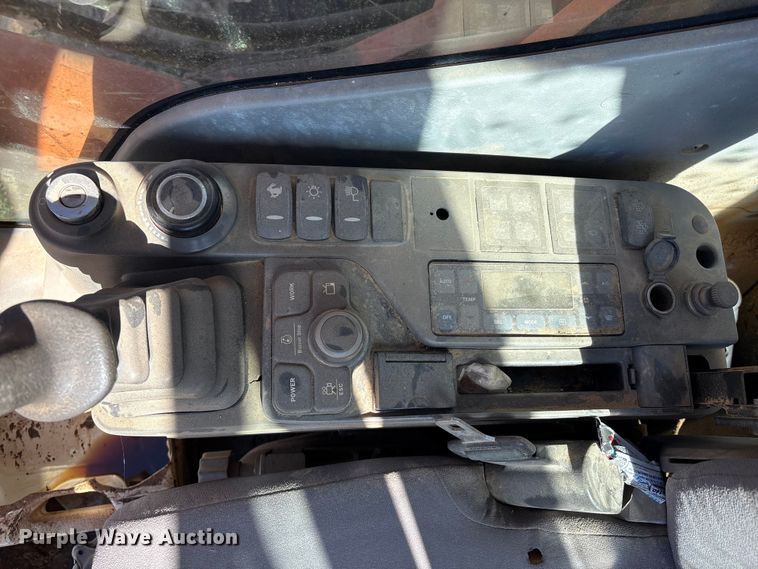 image for item EA7193 2012 Doosan DX350LC-3 excavator