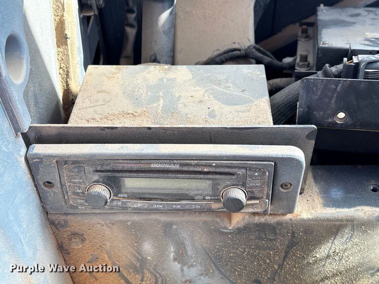 image for item EA7193 2012 Doosan DX350LC-3 excavator