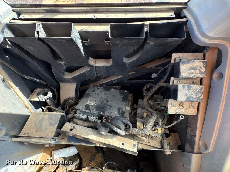 image for item EA7193 2012 Doosan DX350LC-3 excavator