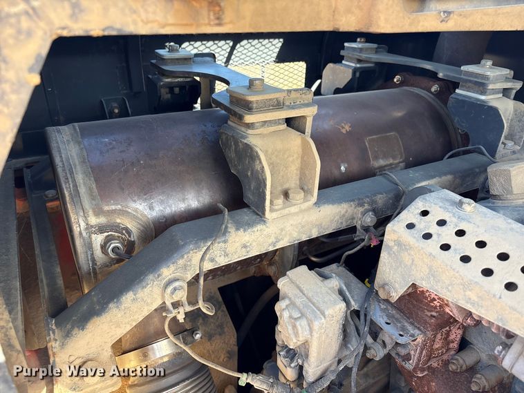 image for item EA7193 2012 Doosan DX350LC-3 excavator