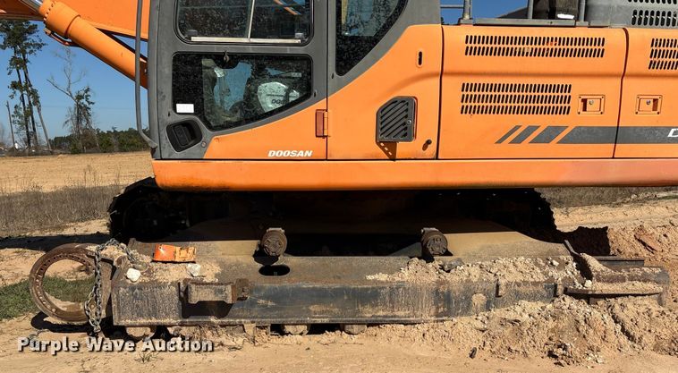 image for item EA7193 2012 Doosan DX350LC-3 excavator