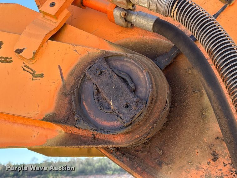 image for item EA7194 2012 Doosan DX350LC-3 excavator