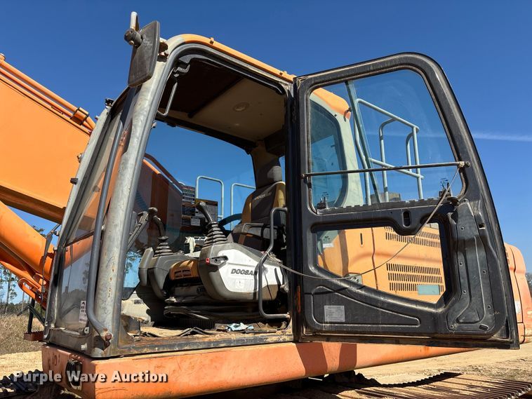 image for item EA7194 2012 Doosan DX350LC-3 excavator