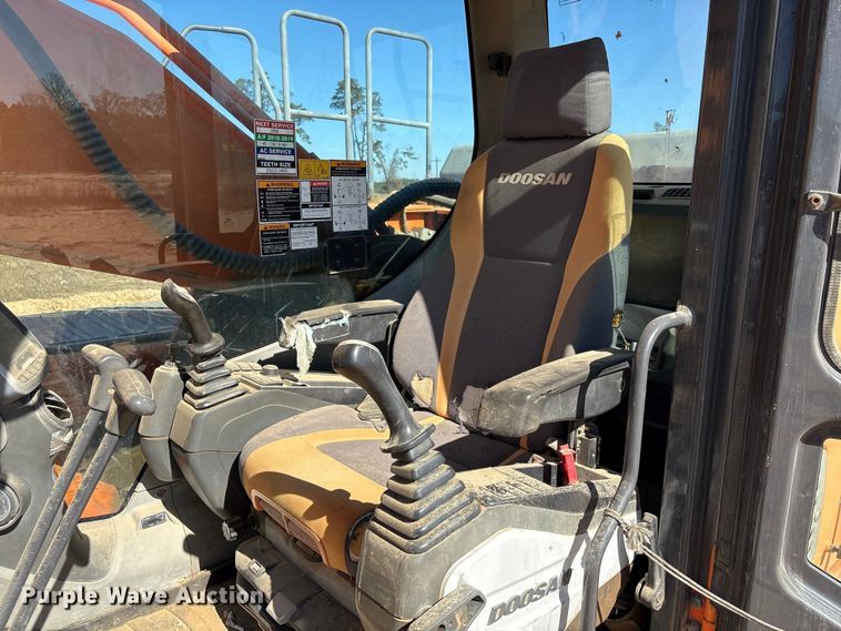 image for item EA7194 2012 Doosan DX350LC-3 excavator