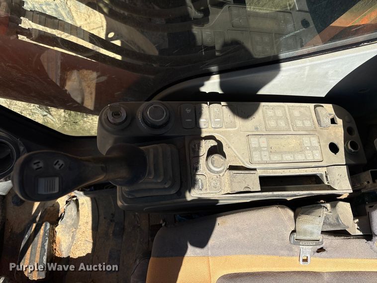 image for item EA7194 2012 Doosan DX350LC-3 excavator