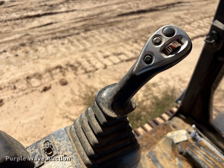 image for item EA7194 2012 Doosan DX350LC-3 excavator