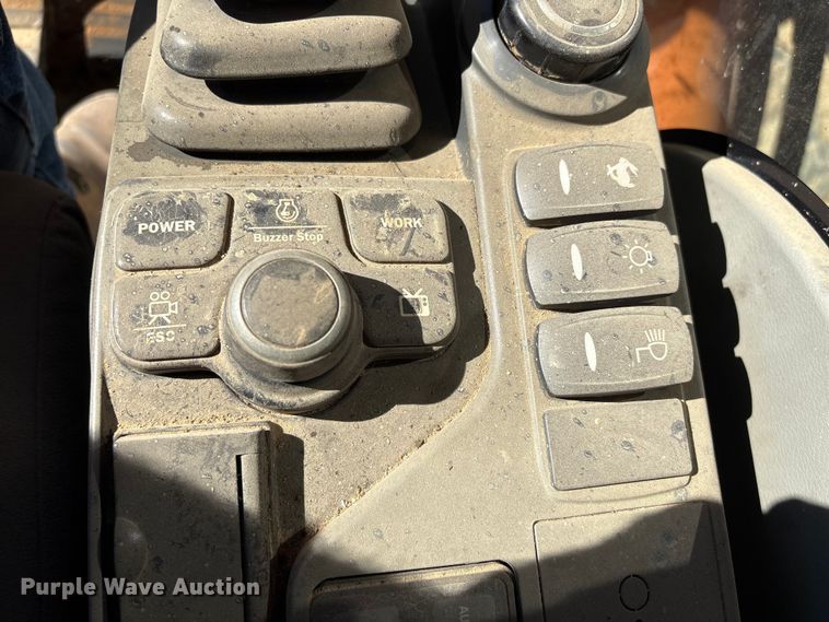 image for item EA7194 2012 Doosan DX350LC-3 excavator