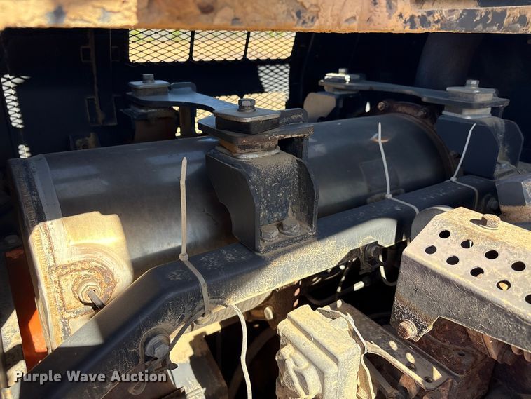 image for item EA7194 2012 Doosan DX350LC-3 excavator