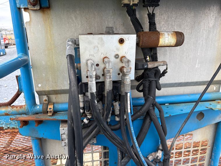 image for item EA7212 2015 Genie Z-80/60 boom lift