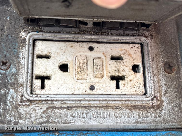 image for item EA7212 2015 Genie Z-80/60 boom lift