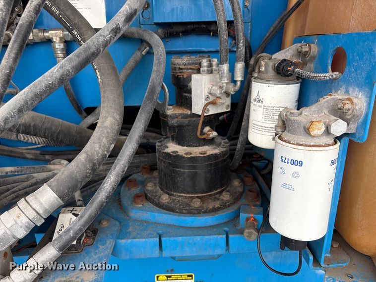 image for item EA7212 2015 Genie Z-80/60 boom lift